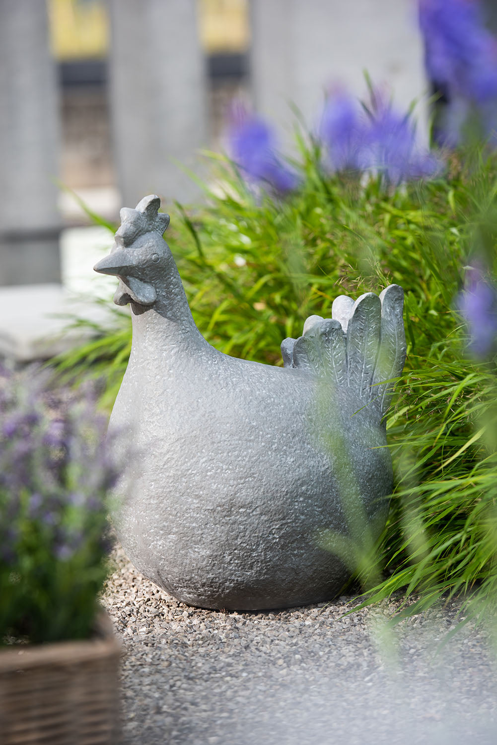 Scultura Gallo a Testa in Su in Resina Grigia H. 44,5 cm J-Line by Jolipa