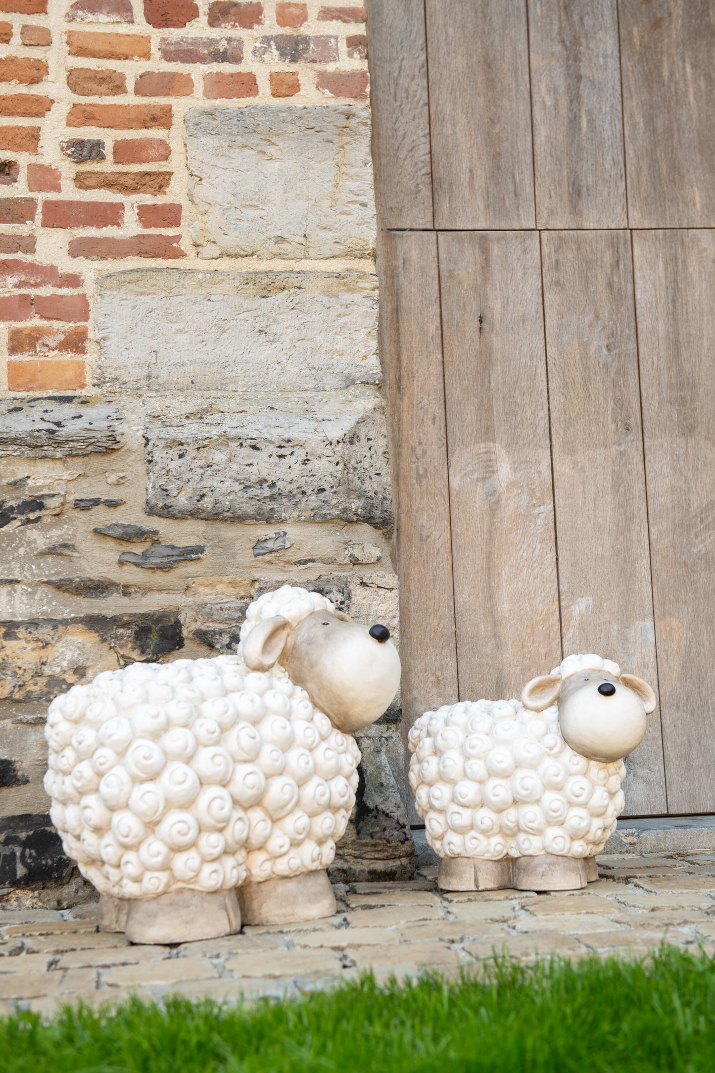 Pecora in magnesio bianca e grigia h. 35,5 cm. - J LINE by JOLIPA