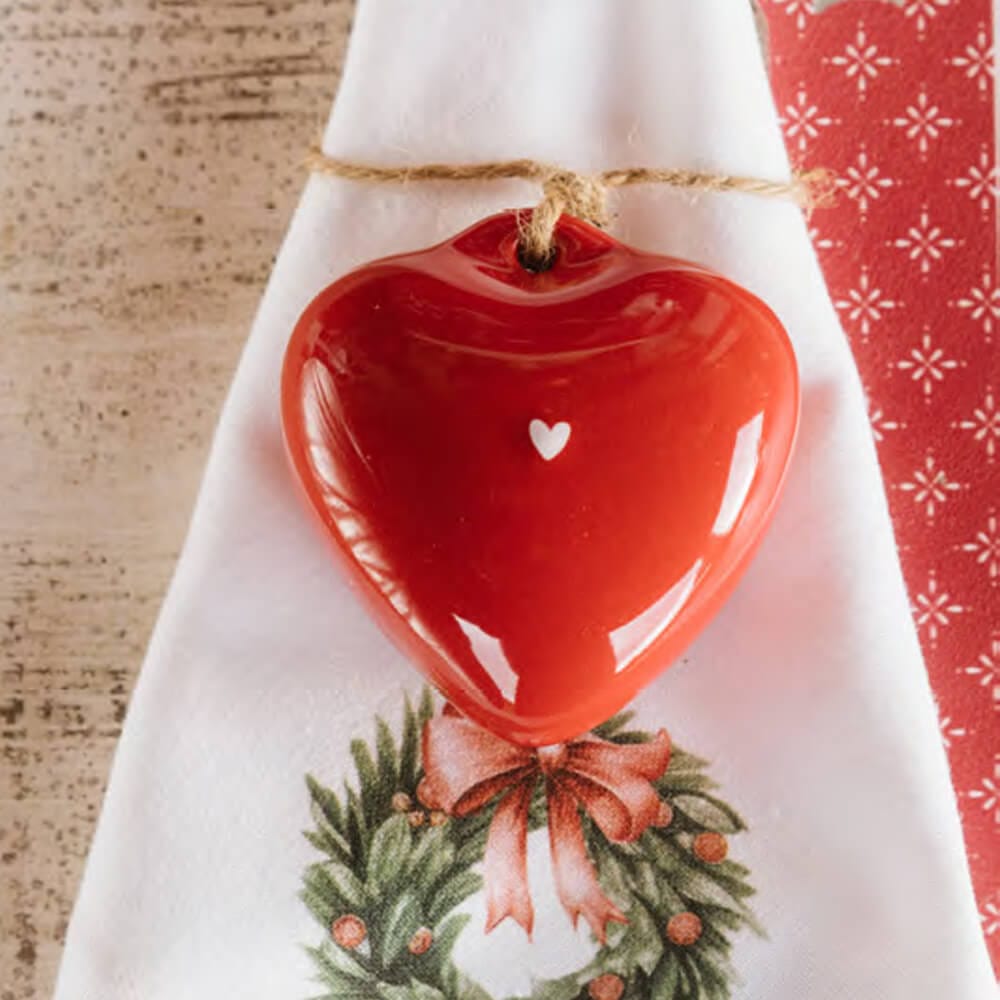 Cuore Rosso da Appendere in Ceramica 6x5 cm Collezione Racconto di Natale Nuvole di Stoffa