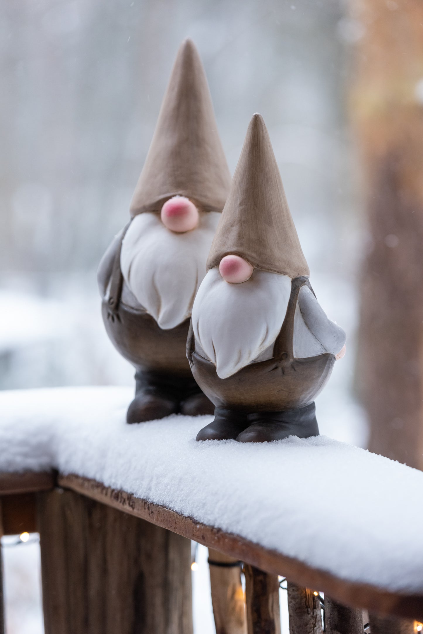 Gnomo ceramica marrone J-LINE by JOLIPA