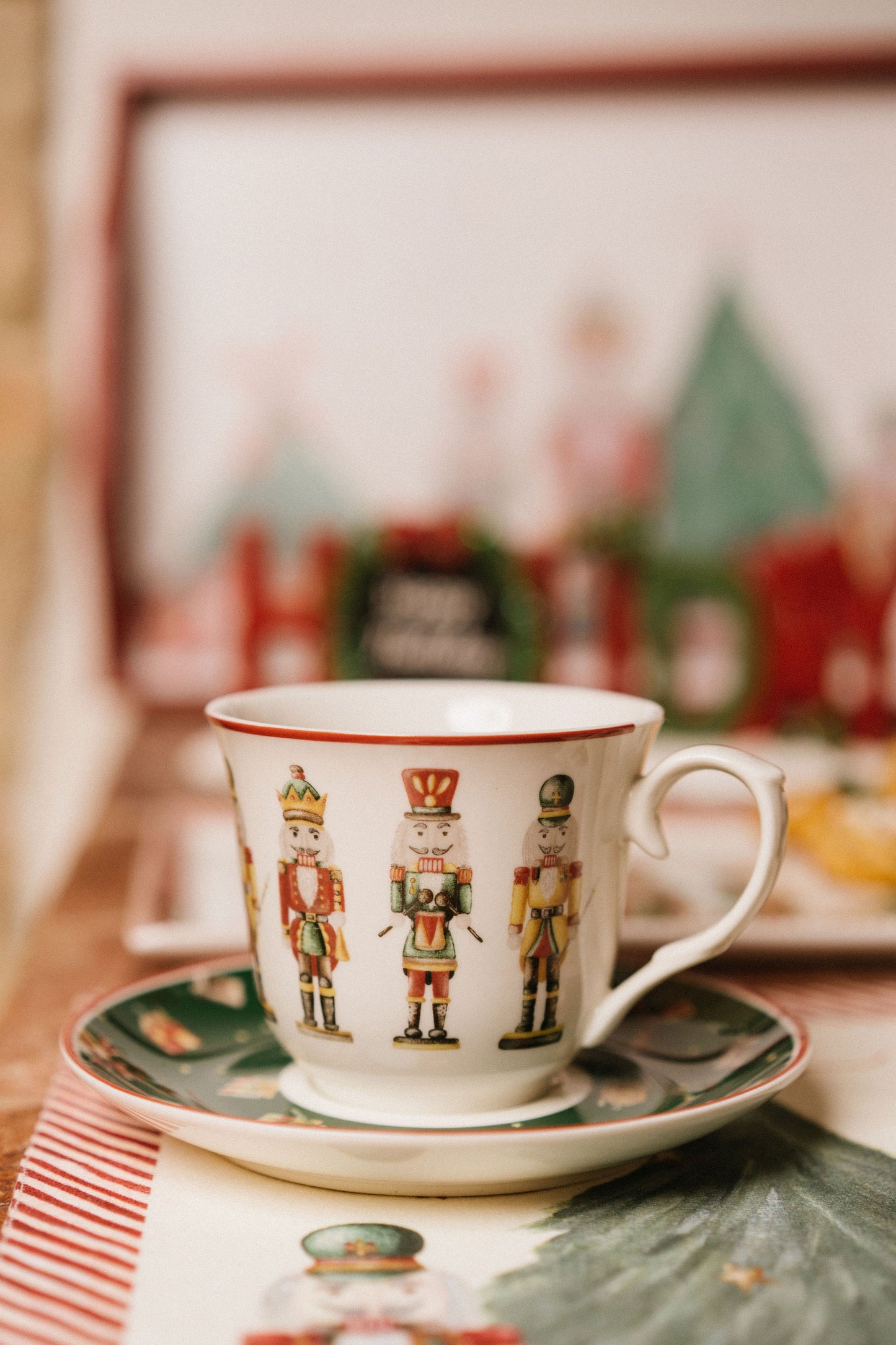 Tazza da Tè con Piattino Christmas Carol 220ml in Bone China Nuvole di Stoffa