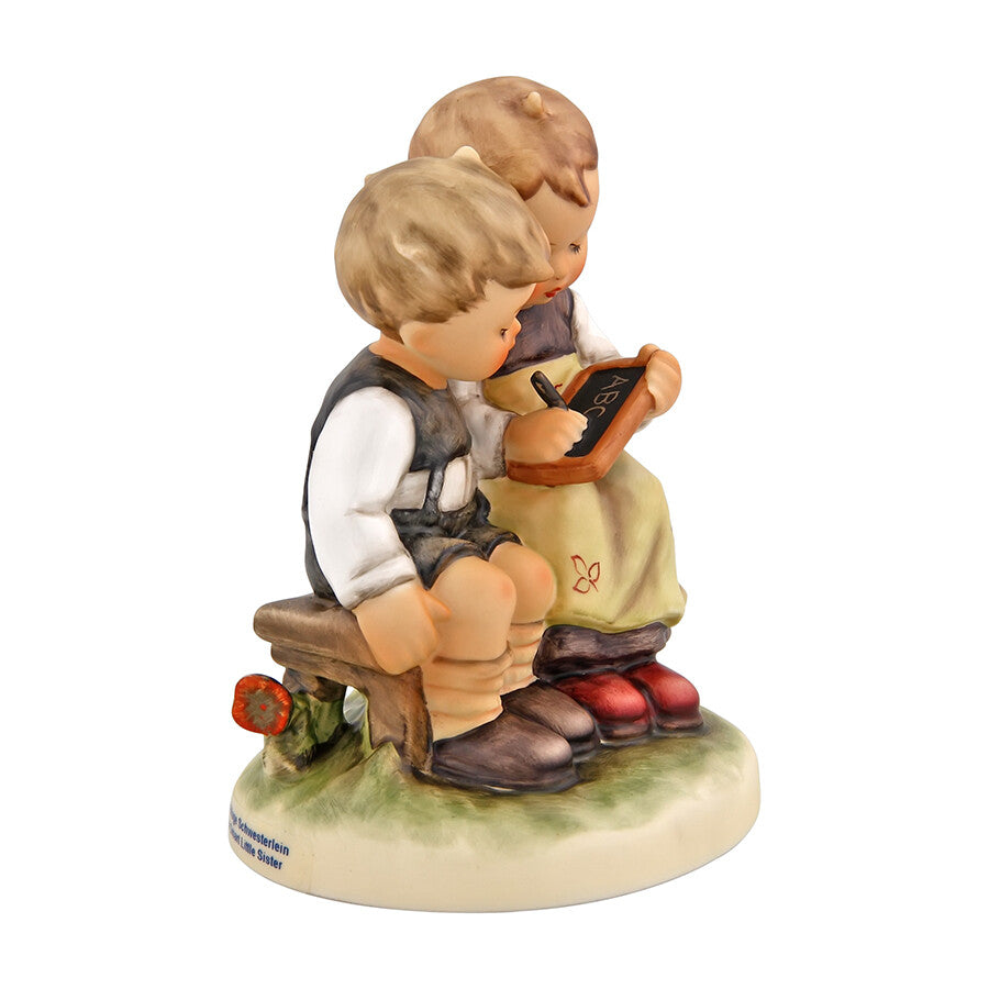 Figurina The Smart Little Sister Goebel Hummel