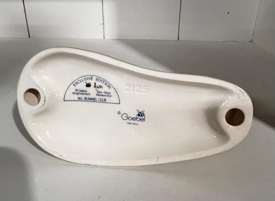 Figurina Miss Beehaving Goebel Hummel