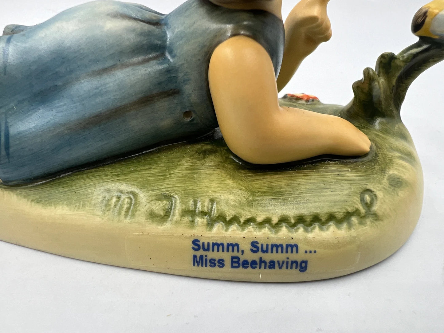 Figurina Miss Beehaving Goebel Hummel